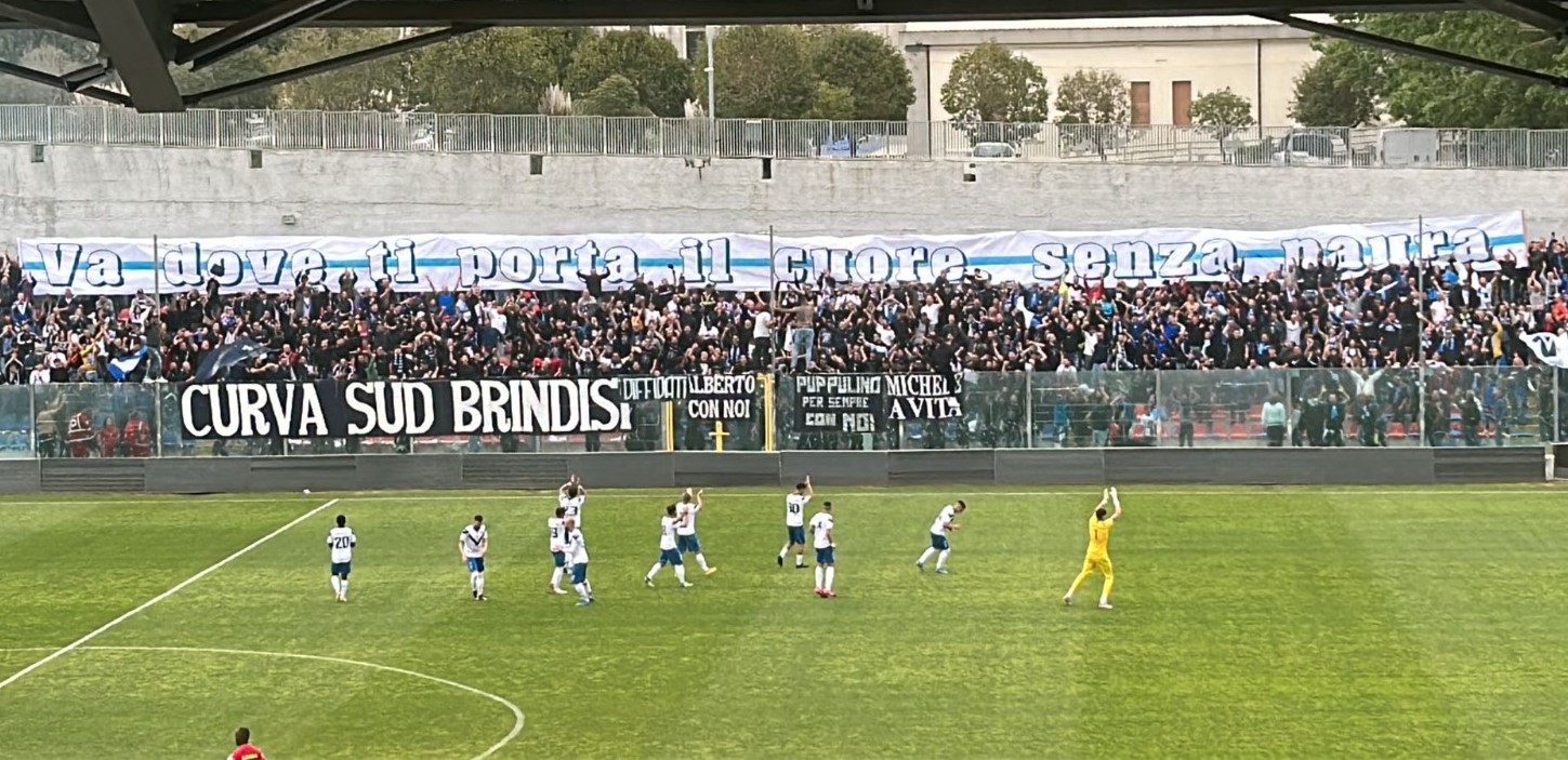 Il Brindisi Torna In Serie C Dopo 33 Anni Battuta La Cavese Nello