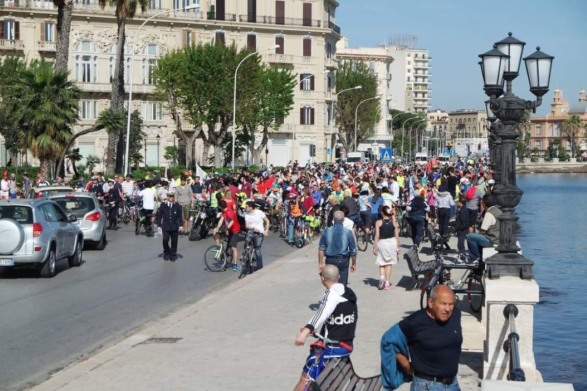 Weekend di sport in città torna la ciclopasseggiata Bari Pedala sul