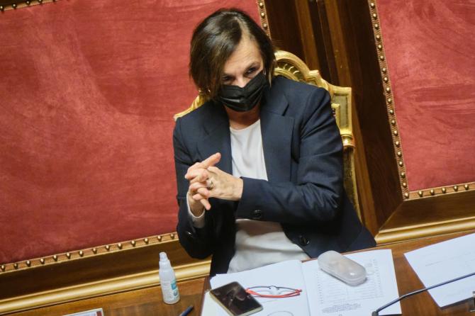 Caporalato, Lamorgese: «Nessun coinvolgimento di Di Bari, dimissioni atto di responsabilità»