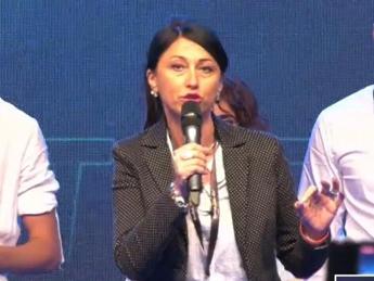 Elezioni 2022, attacco a Berlusconi da palco M5S: