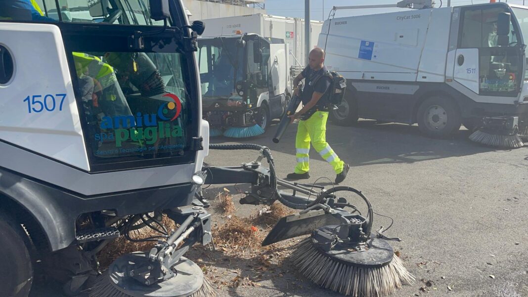 Bari Presentati I Nuovi Mezzi Amiu Potenziati I Servizi Di