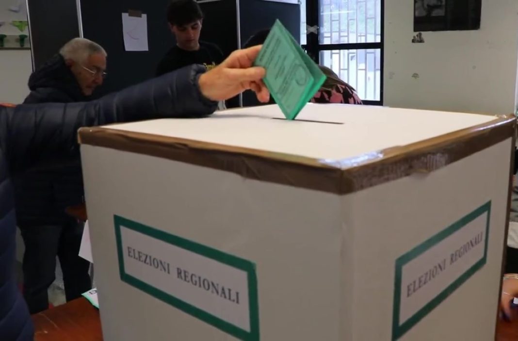 Regionali In Basilicata Il Primo Giorno Affluenza Al Si Vota